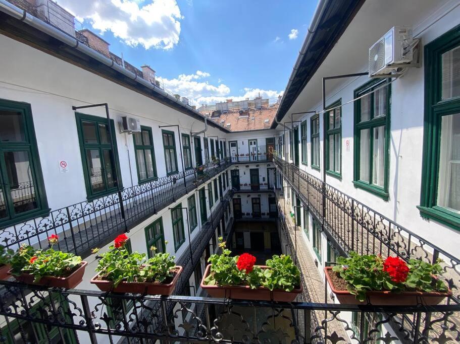 Raday Street, Spacious, Modern Apartment Budapeste Exterior foto